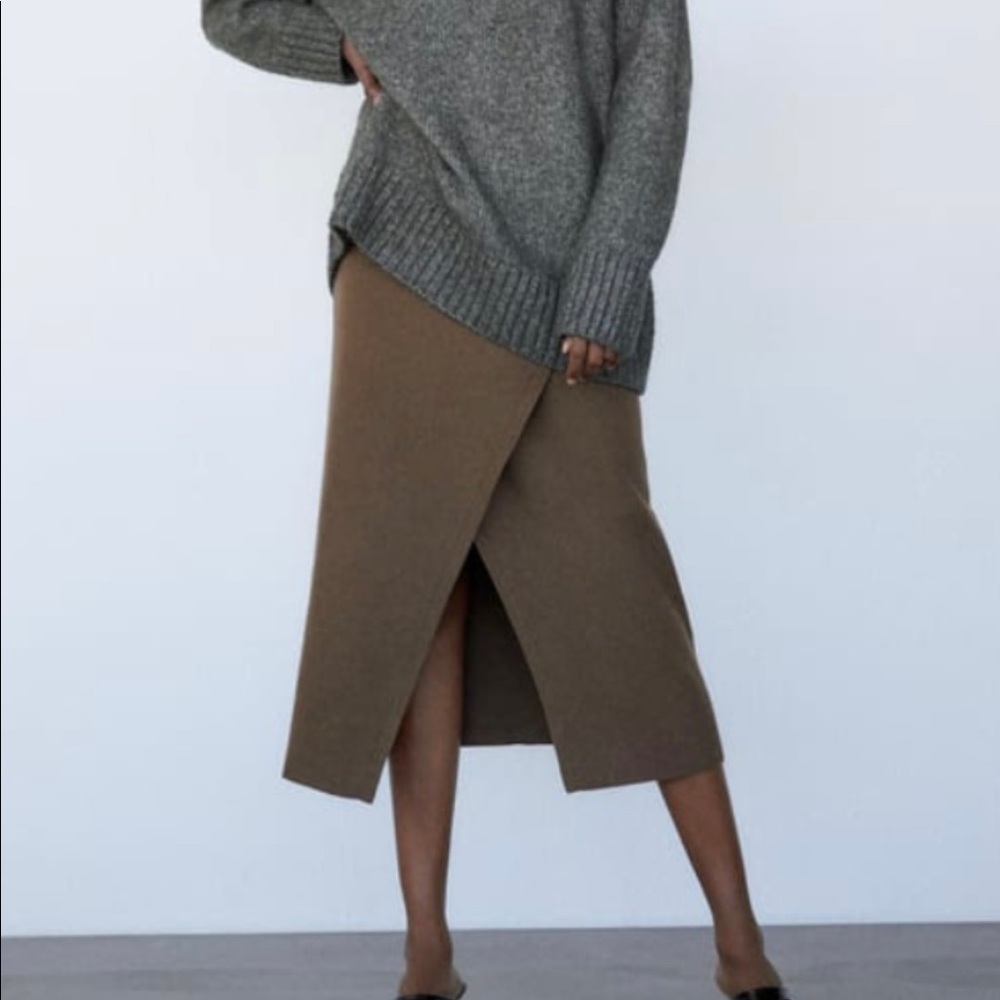 KNITWEAR WRAP SKIRT IN KHAKI